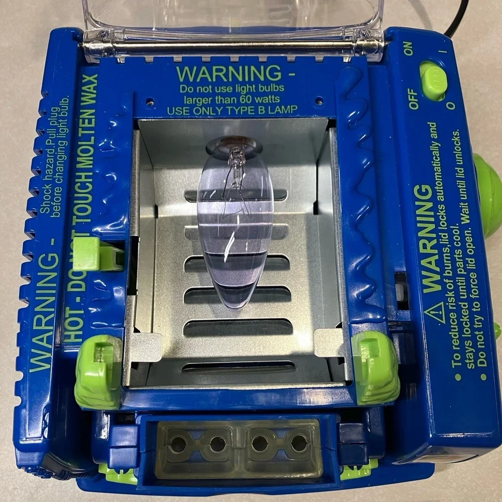 Crayola Crayon Maker Blue Electric Melt & Mold Machine Craft Toy w/bulb 2009
